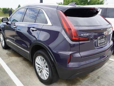 Used 2024 Cadillac XT4 Luxury w/ Cold Weather Package FWD image 7