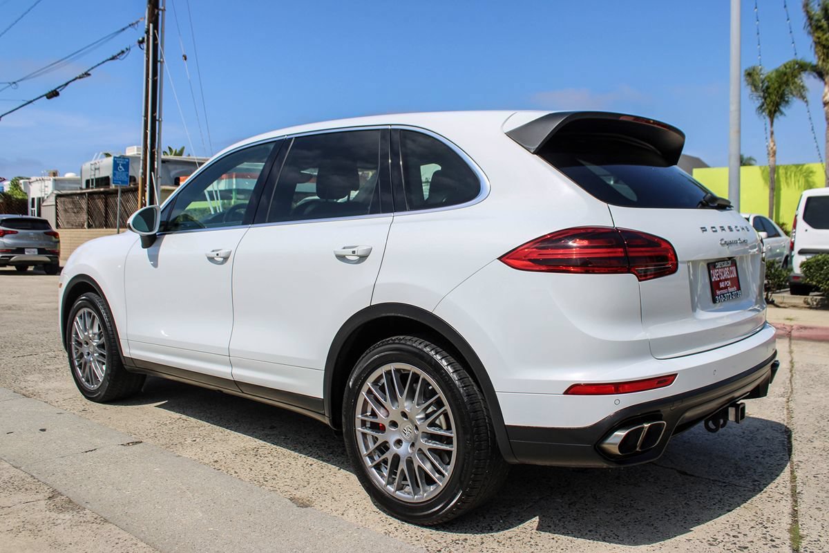 Used 2015 Porsche Cayenne Turbo AWD/4WD image 3