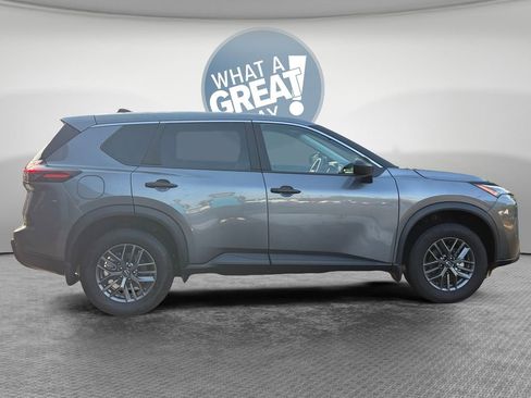 Used 2025 Nissan Rogue S image 2