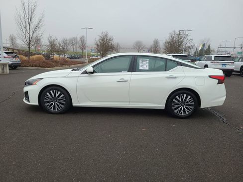 Used 2023 Nissan Altima 2.5 SV image 11