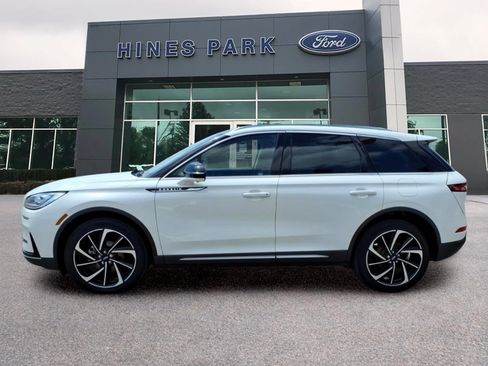 Used 2023 Lincoln Corsair Reserve w/ Equipment Group 201A AWD/4WD image 4