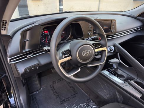 Used 2023 Hyundai Elantra SEL w/ Cargo Package FWD image 12