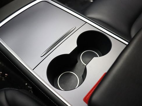 Used 2022 Tesla Model Y Long Range image 36