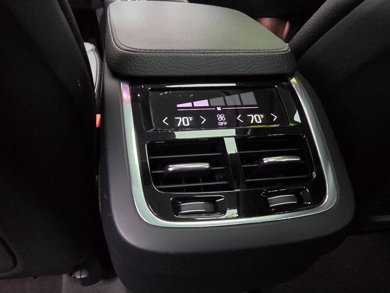 Used 2016 Volvo XC90 T6 Momentum w/ Momentum Plus Package AWD/4WD image 33