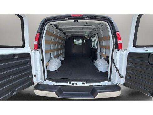 Used 2025 GMC Savana 2500 w/ Driver Convenience Package RWD image 32
