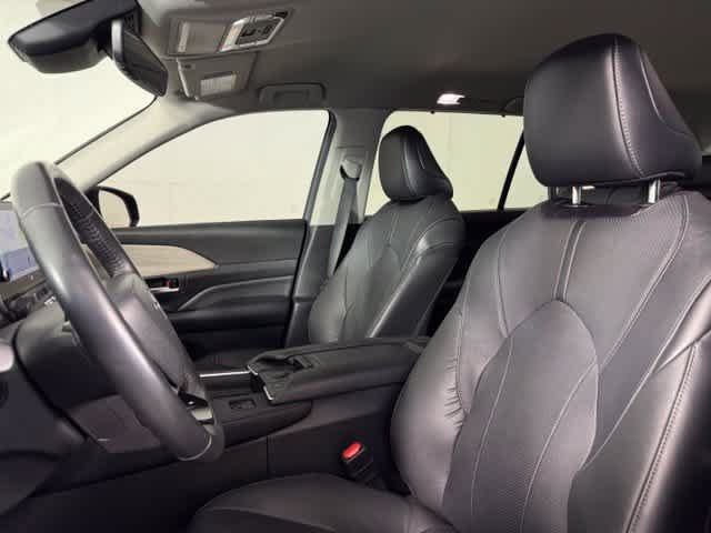 Used 2024 Toyota Grand Highlander AWD image 5