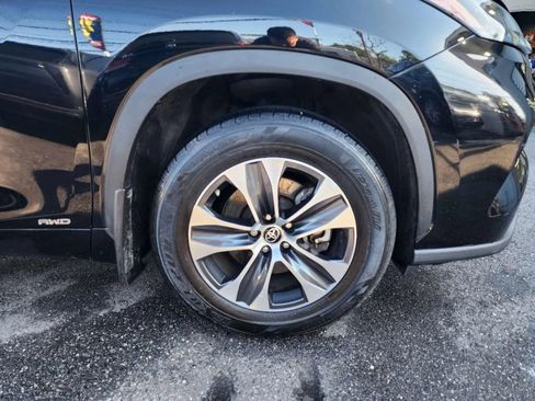 Used 2022 Toyota Highlander XLE image 26