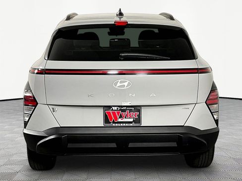 Used 2025 Hyundai Kona SEL AWD/4WD image 5