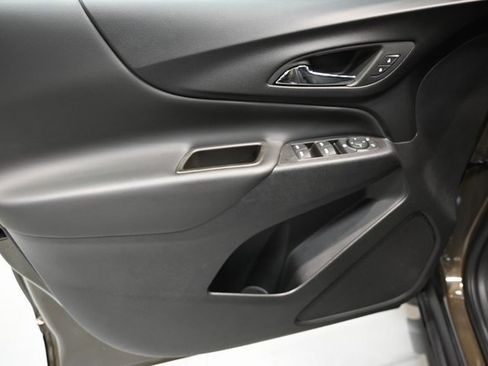 Used 2023 Chevrolet Equinox LT image 24