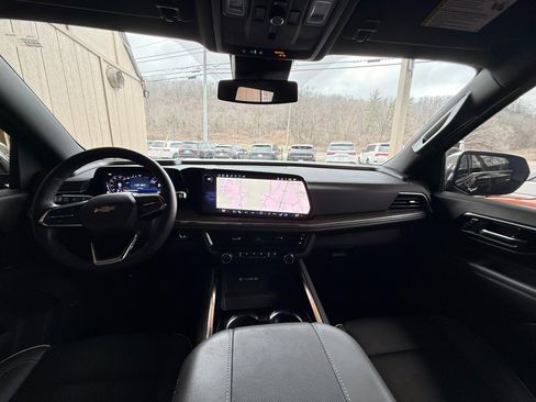 Used 2025 Chevrolet Suburban Premier image 34