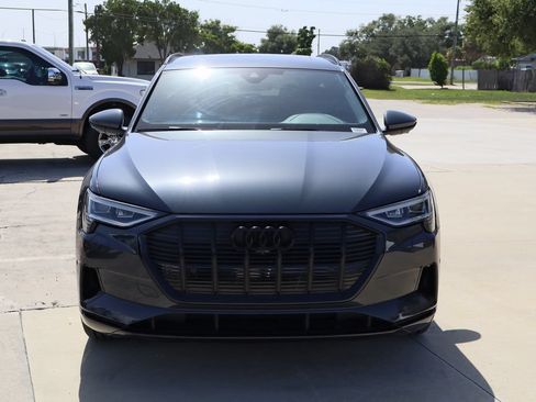 Used 2022 Audi e-tron Premium Plus w/ Premium Plus Package AWD/4WD image 4