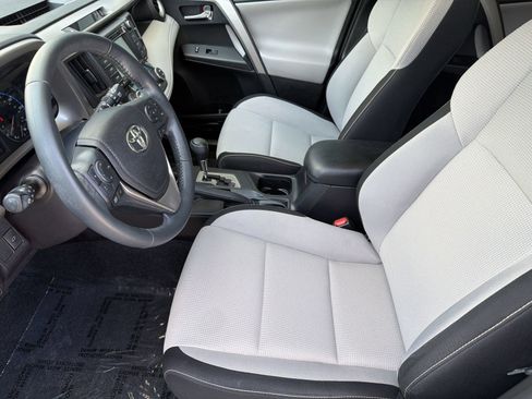 Used 2018 Toyota RAV4 XLE FWD image 5
