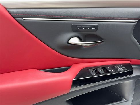 Used 2023 Lexus ES 350 F Sport w/ Accessory Package (Z2) image 38