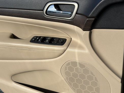 Used 2014 Jeep Grand Cherokee Laredo w/ Quick Order Package 23E image 20