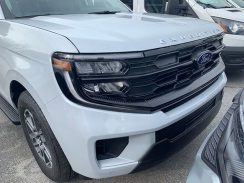New 2025 Ford Expedition Active image 6