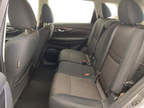 Used 2018 Nissan Rogue S image 18