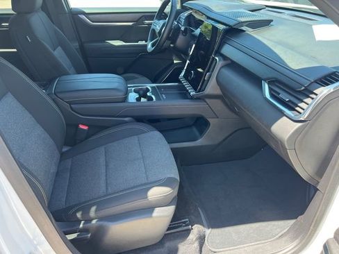 Used 2025 GMC Acadia Elevation FWD image 15