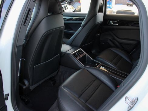 Used 2020 Porsche Panamera image 16