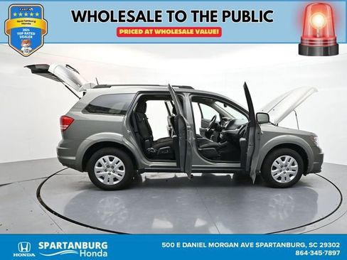 Used 2019 Dodge Journey SE image 50