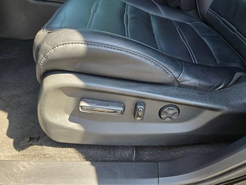 Used 2018 Honda CR-V Touring image 17