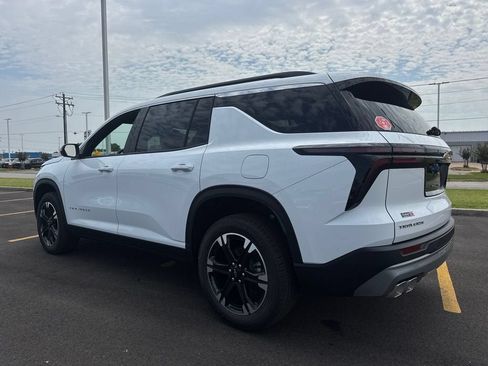 New 2027 Chevrolet Traverse LT w/ Sun and Wheel Package FWD image 4