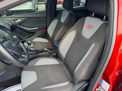 Used 2018 Ford Focus ST image 25