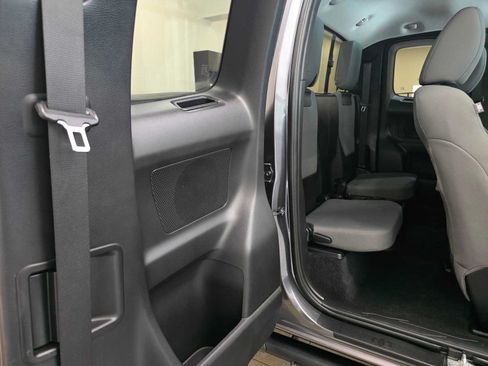 Used 2020 Toyota Tacoma SR5 AWD/4WD image 24