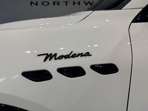 Used 2025 Maserati Grecale Modena AWD/4WD image 13
