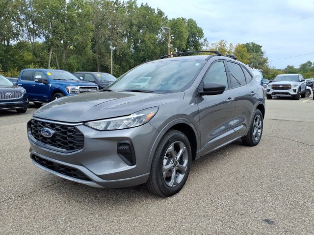 Certified 2024 Ford Escape ST-Line w/ Tech Pack #1 AWD/4WD image 3