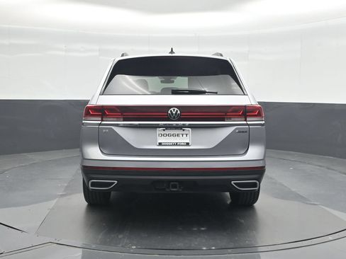 Used 2025 Volkswagen Atlas SE AWD/4WD image 17