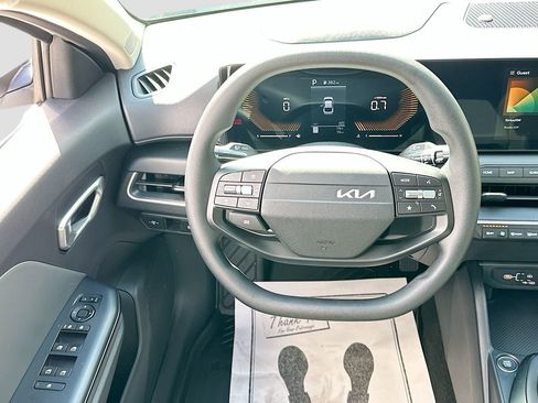 New 2025 Kia K4 LXS image 20