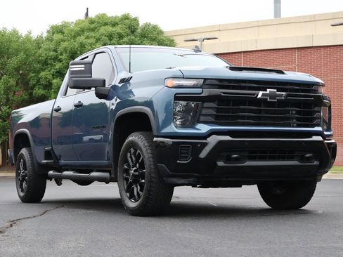 Used 2025 Chevrolet Silverado 2500 Custom w/ Custom Value Package AWD/4WD image 1