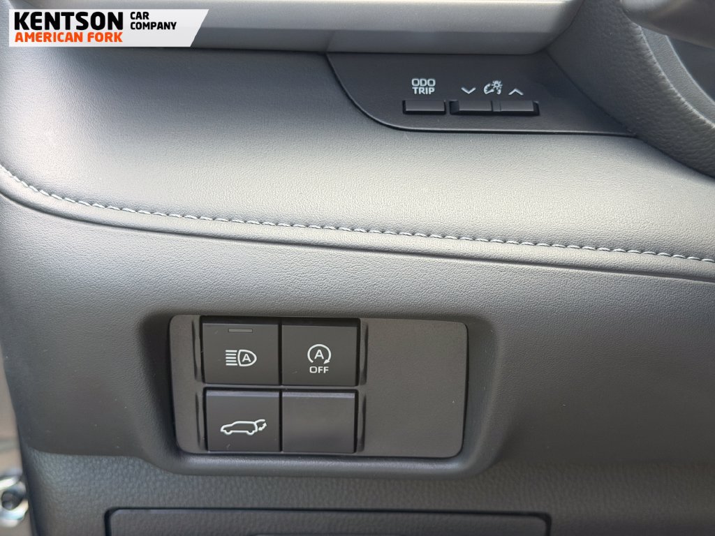 Used 2025 Toyota Highlander LE AWD/4WD image 18