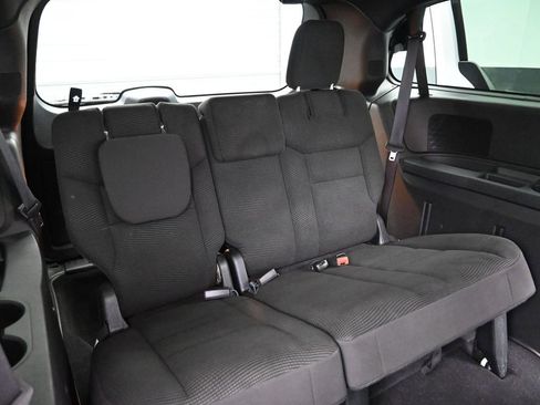 Used 2020 Dodge Grand Caravan SE image 15