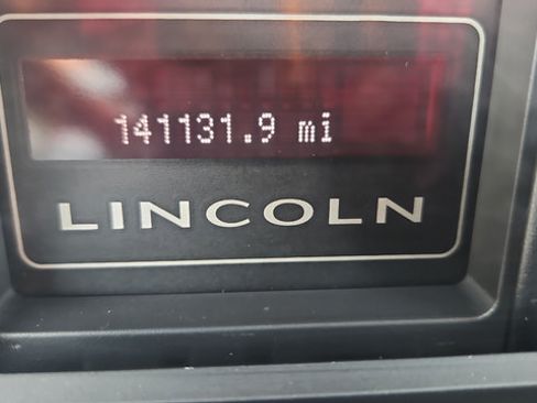 Used 2012 Lincoln Navigator 4WD image 11