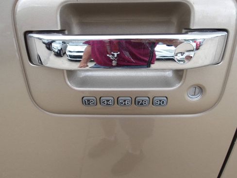 Used 2012 Ford F150 Lariat w/ Lariat Chrome Pkg AWD/4WD image 18