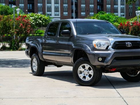 Used 2014 Toyota Tacoma 4x4 Double Cab w/ TRD Off-Road Package image 2