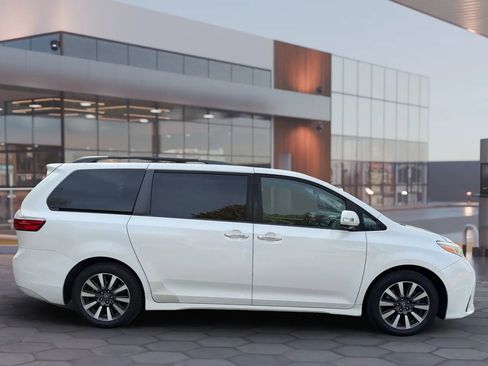 Used 2018 Toyota Sienna Limited Premium FWD image 14