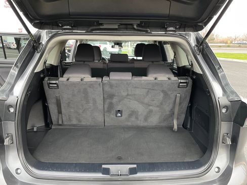 Certified 2023 Toyota Highlander L image 16