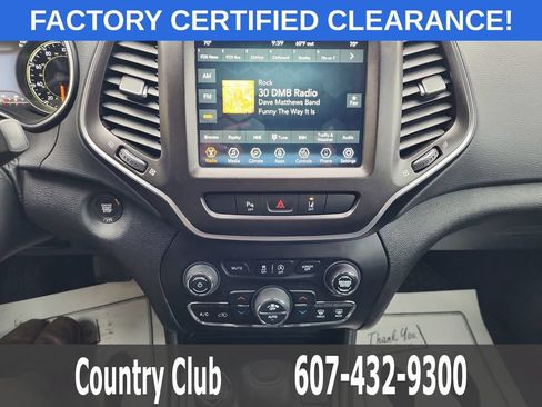 Used 2021 Jeep Cherokee Trailhawk AWD/4WD image 13