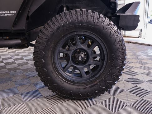 Used 2017 Jeep Wrangler Unlimited Rubicon w/ Connectivity Group AWD/4WD image 27
