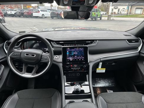 New 2025 Jeep Grand Cherokee image 14
