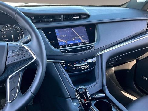 Used 2025 Cadillac XT5 Premium Luxury image 6