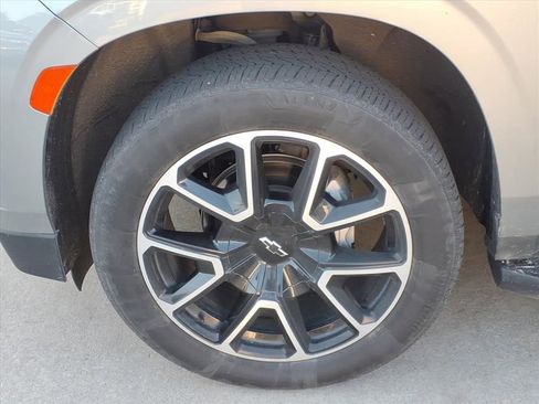 Used 2023 Chevrolet Suburban RST w/ Luxury Package RWD image 10
