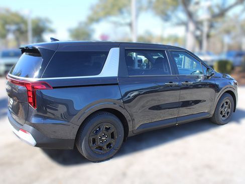 New 2026 Kia Carnival FWD image 9