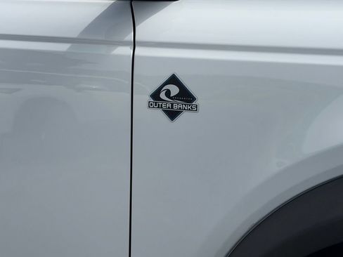 Certified 2022 Ford Bronco Outer Banks w/ Sasquatch Package AWD/4WD image 10