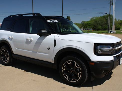 Used 2025 Ford Bronco Sport Outer Banks w/ Outer Banks Tech Package+ AWD/4WD image 3