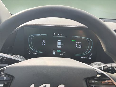 Used 2025 Kia Niro LX FWD image 12