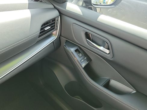 Certified 2026 Nissan Rogue SV FWD image 29