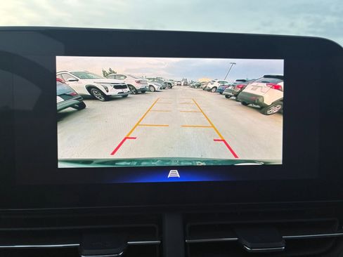 Used 2025 Chevrolet Trax LT image 17